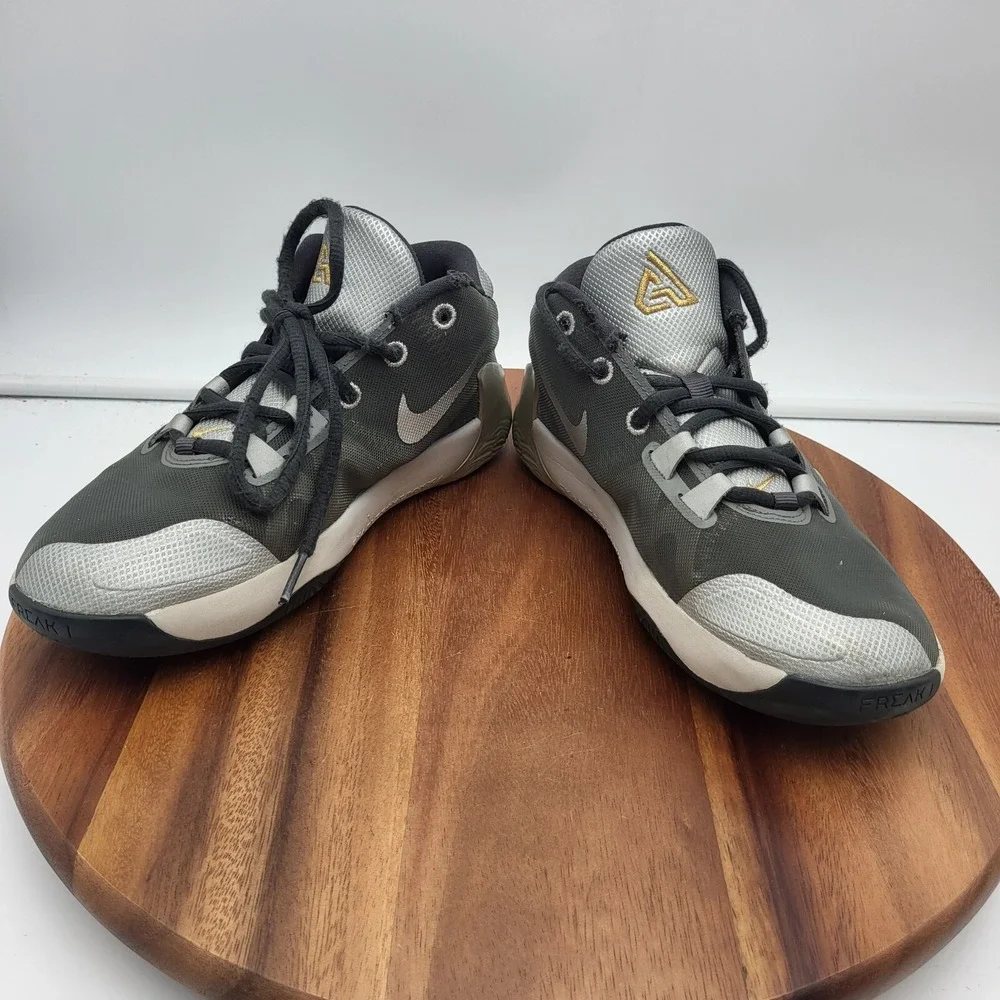 Nike Zoom Freak 1 Basketball Shoes Boys Size 5‎ Y Smoke Grey Sneakers BQ5633-050